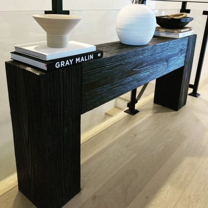 ظاهر کنسول و تزئینات روی اون