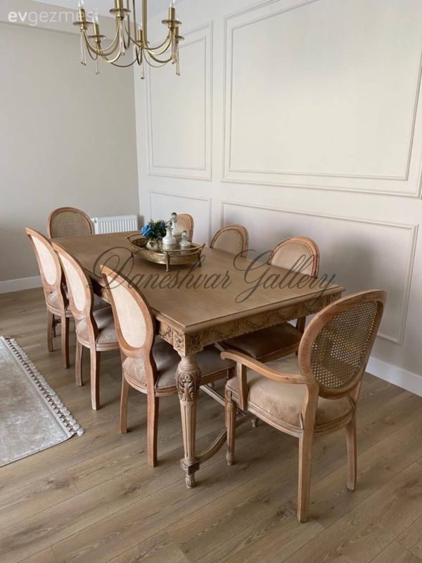 میز گرد نرمی میده