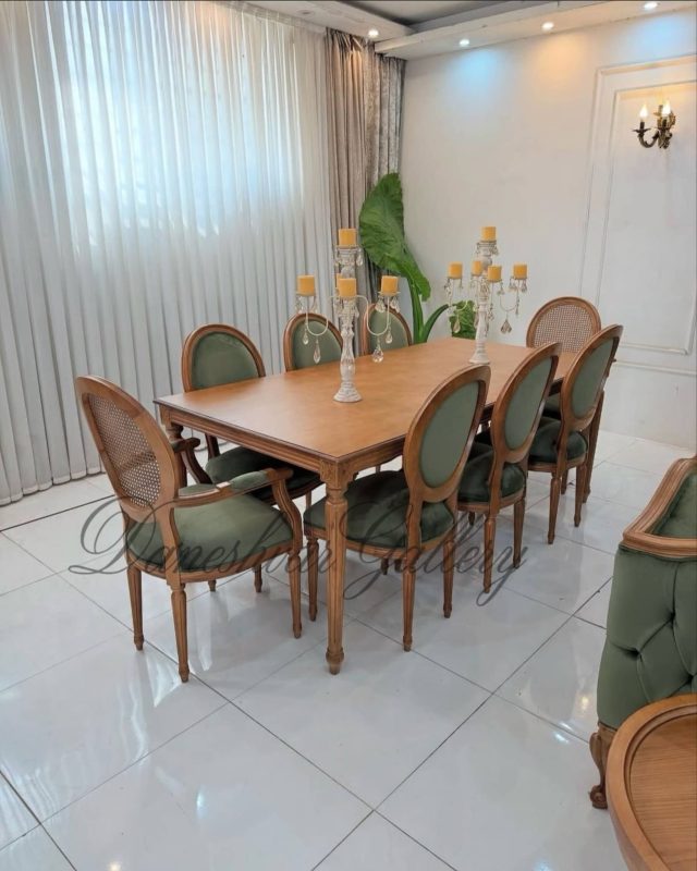 میز گرد با صندلی پایهچوبی