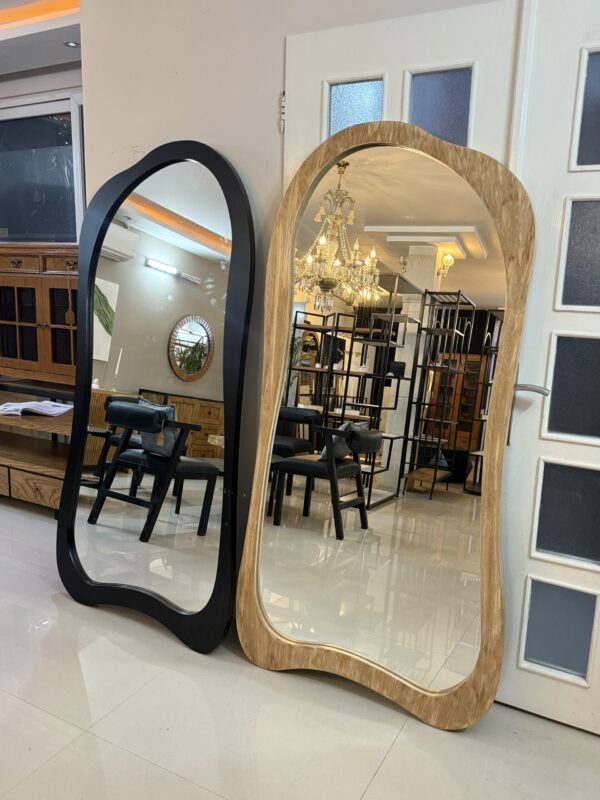 آینه قدی با قاب چوبی یا فلزی