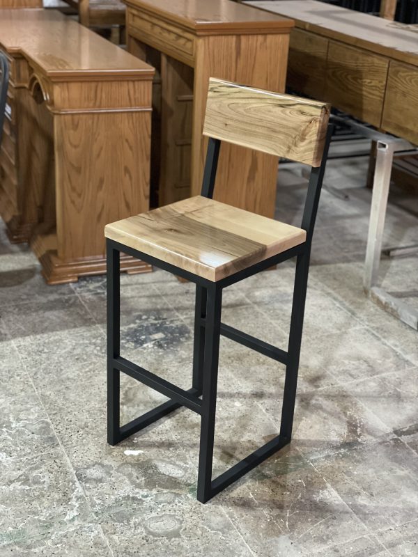 صندلی فلزی با چوب گردو